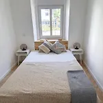 Central Modern Apt Private Patio Ac Lisbon