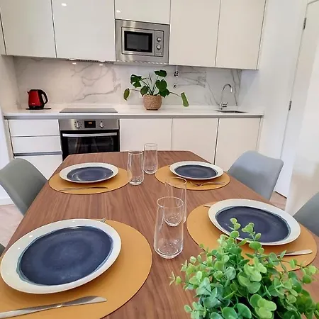 Central Modern Apt Private Patio Ac Lisbon