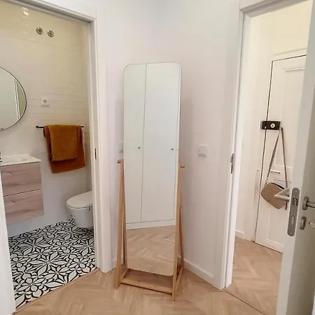 Апартаменти Central Modern Apt Private Patio Ac *