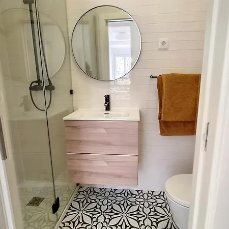 Апартаменти Central Modern Apt Private Patio Ac *